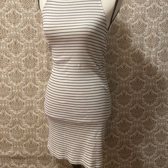 Divided high neck striped midi fitted dress - Picture 2 of 4